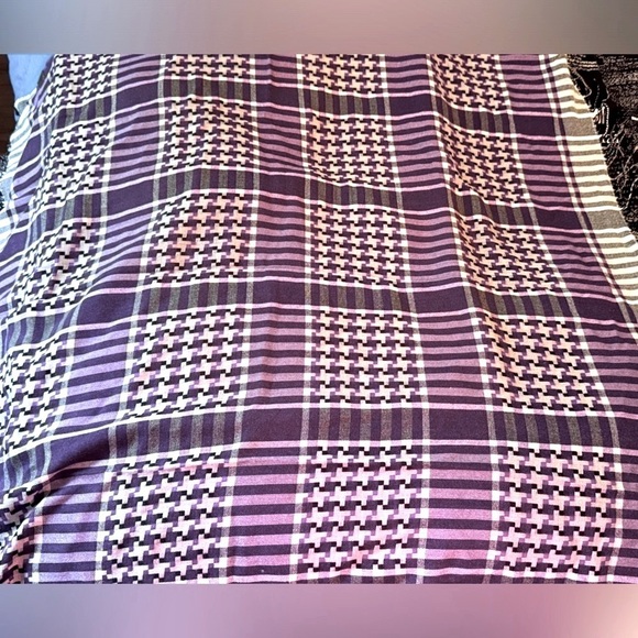 🧣Exquisite Vintage ROOTS Purple, Black and Grey Scarf or Wrap - Picture 4 of 13